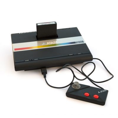 Atari_7800_with_cartridge_and_controller